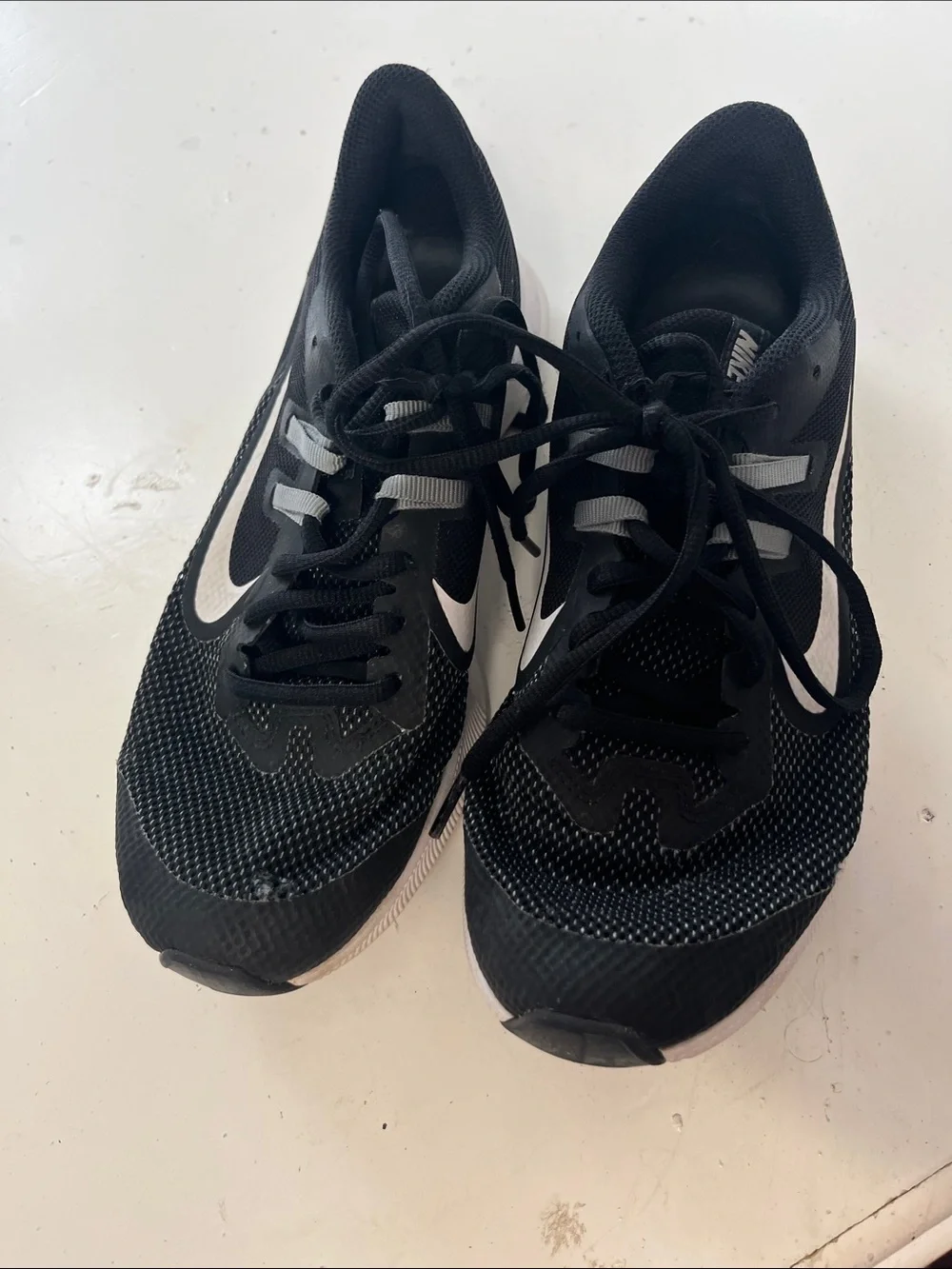 Nike Sz 6Y Black and White Downshifter Athletic Tie Up Tennis Shoes